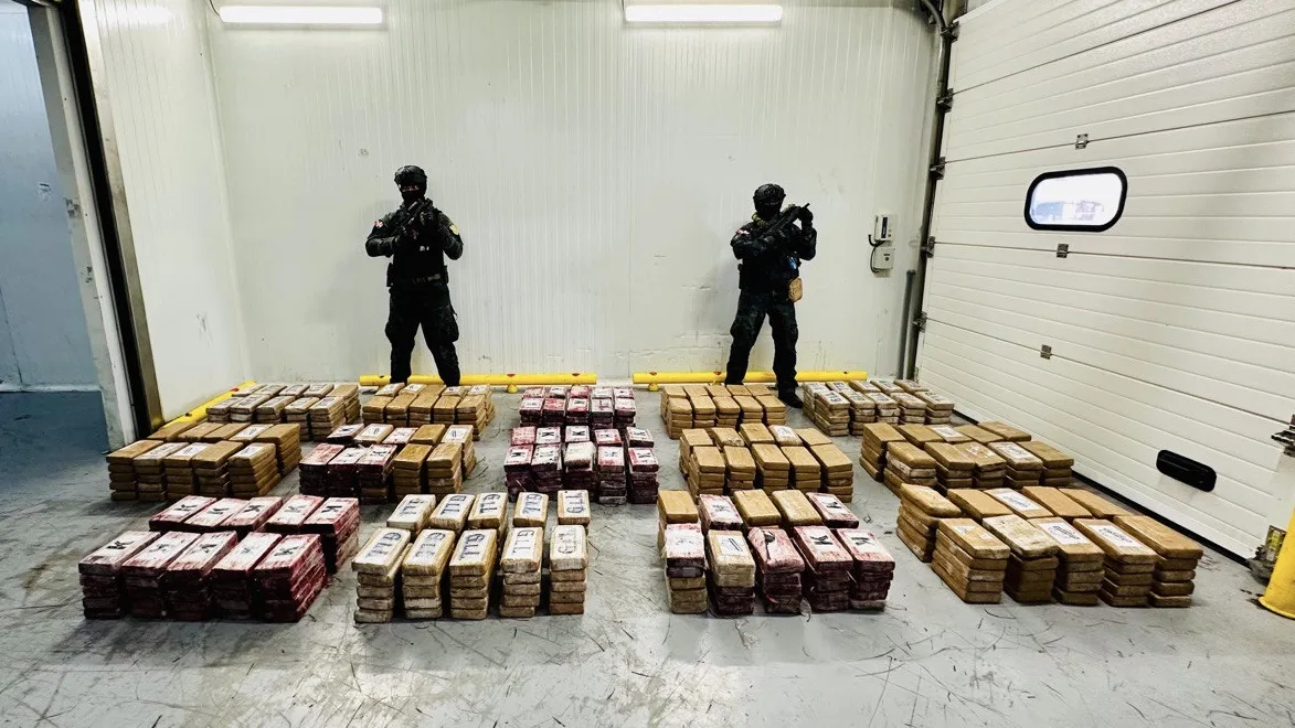 DNCD asesta nuevo golpe al narcotráfico con incautación de 700 paquetes de presunta cocaína en Puerto Caucedo
