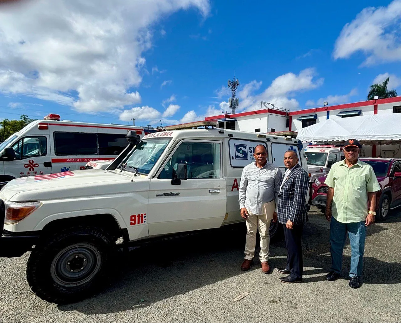 DAEH entrega ambulancia a la Hermandad de Veteranos de las Fuerzas Armadas y la Policía Nacional