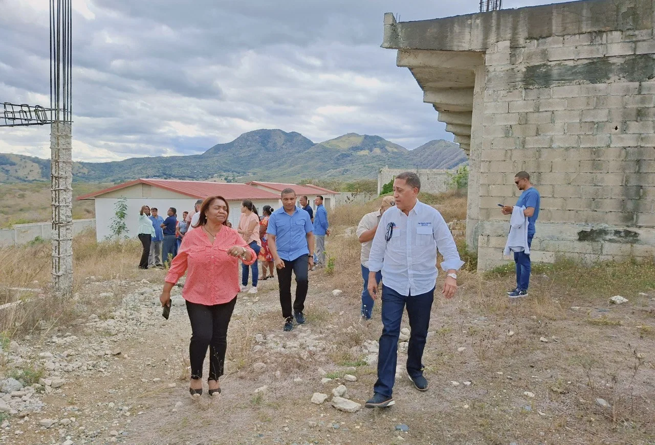 Infraestructura Escolar reanuda trabajos de construcción para terminación de escuela tras más de 15 años paralizada en Yaque, San Juan
