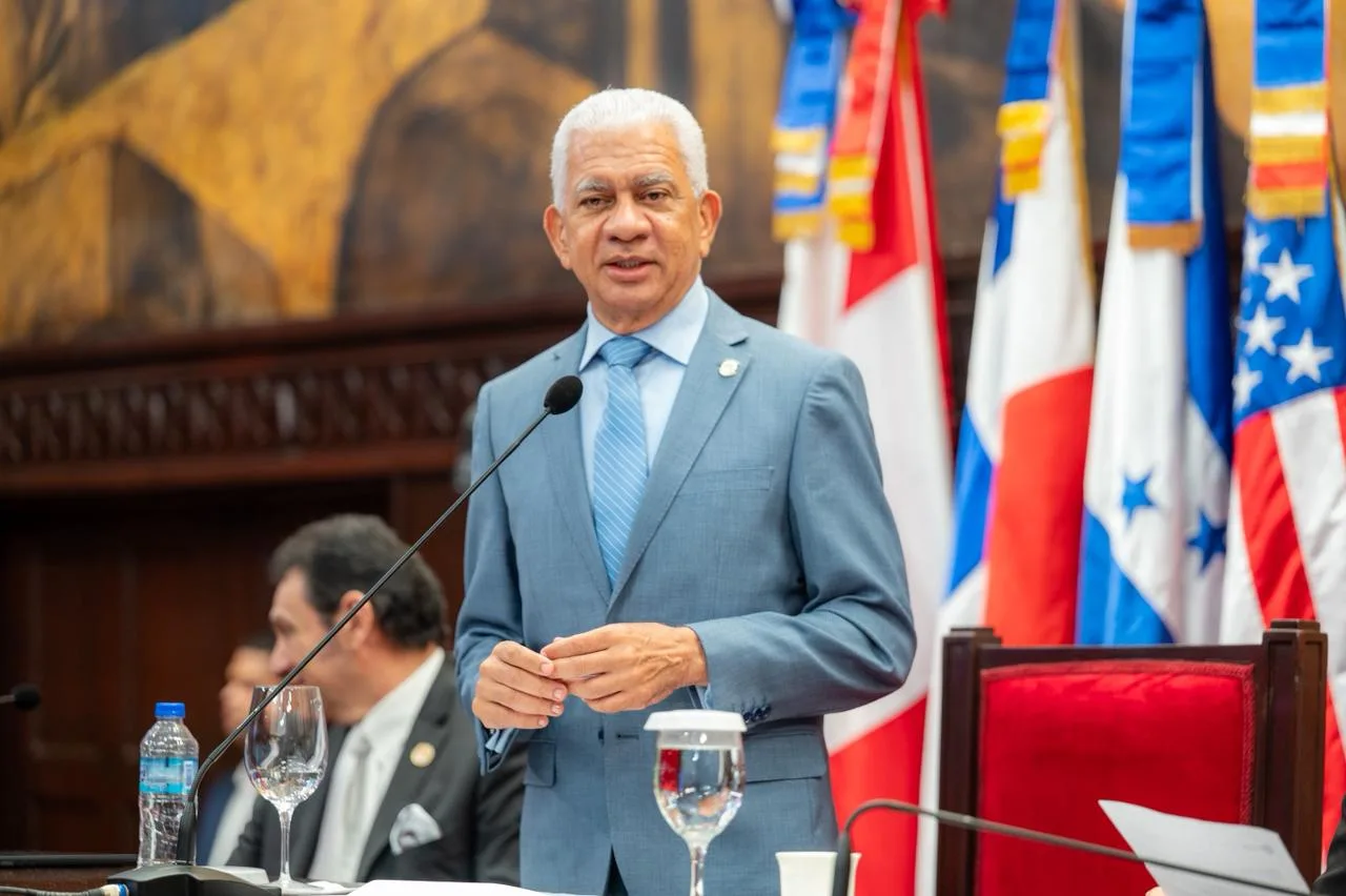 Presidente del Senado, Ricardo de los Santos, resalta importancia de la familia en Congreso Iberoamericano por la Vida y la Familia