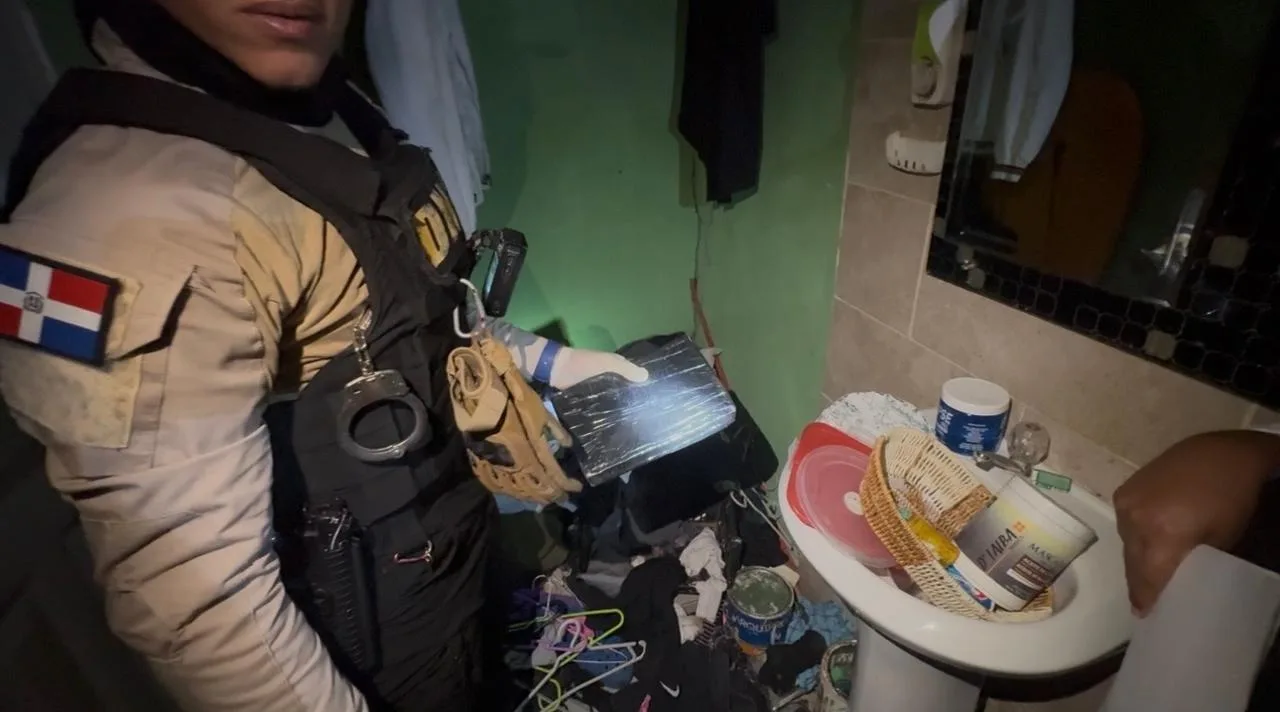 Atrapan a “El Jurón” y “Chonky” con cocaína, marihuana y crack en Montecristi