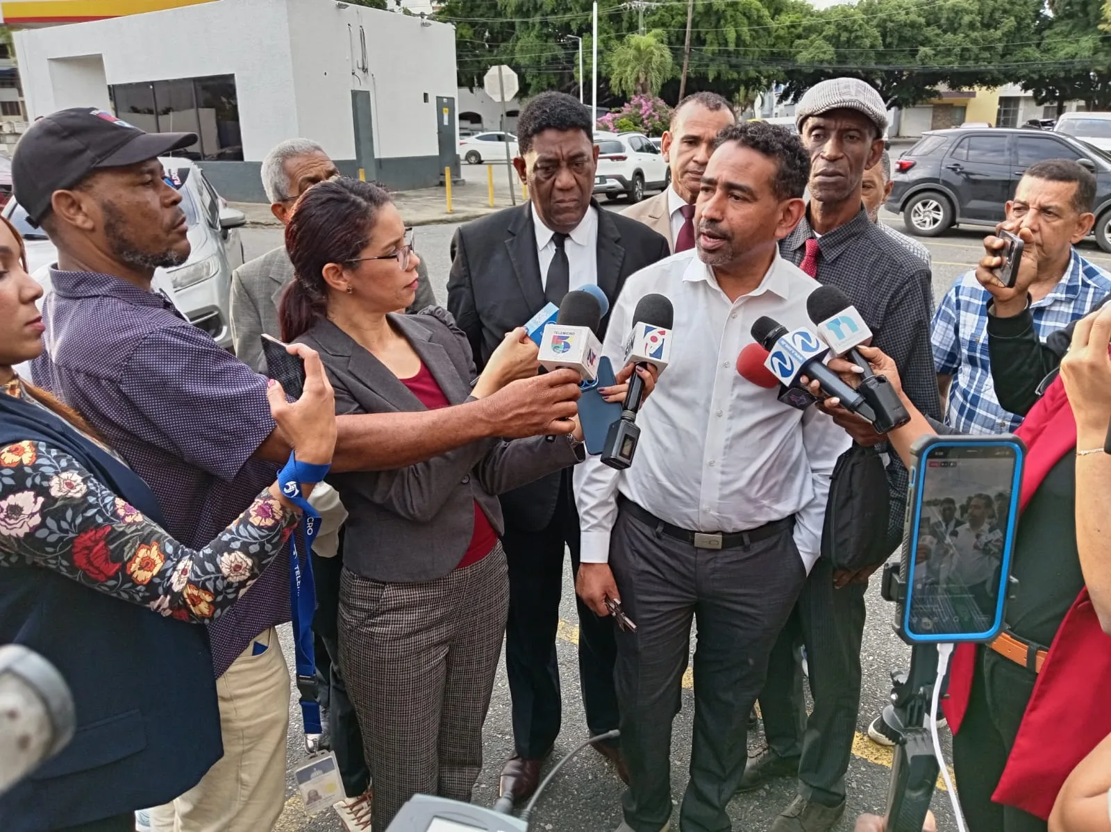El dirigente del Partido Revoluciona Moderno, PRM Nelson Gutiérrez, dijo que el partido ha permitido que se use la maquinaria del poder en su conjunto para tratar de destruirlo