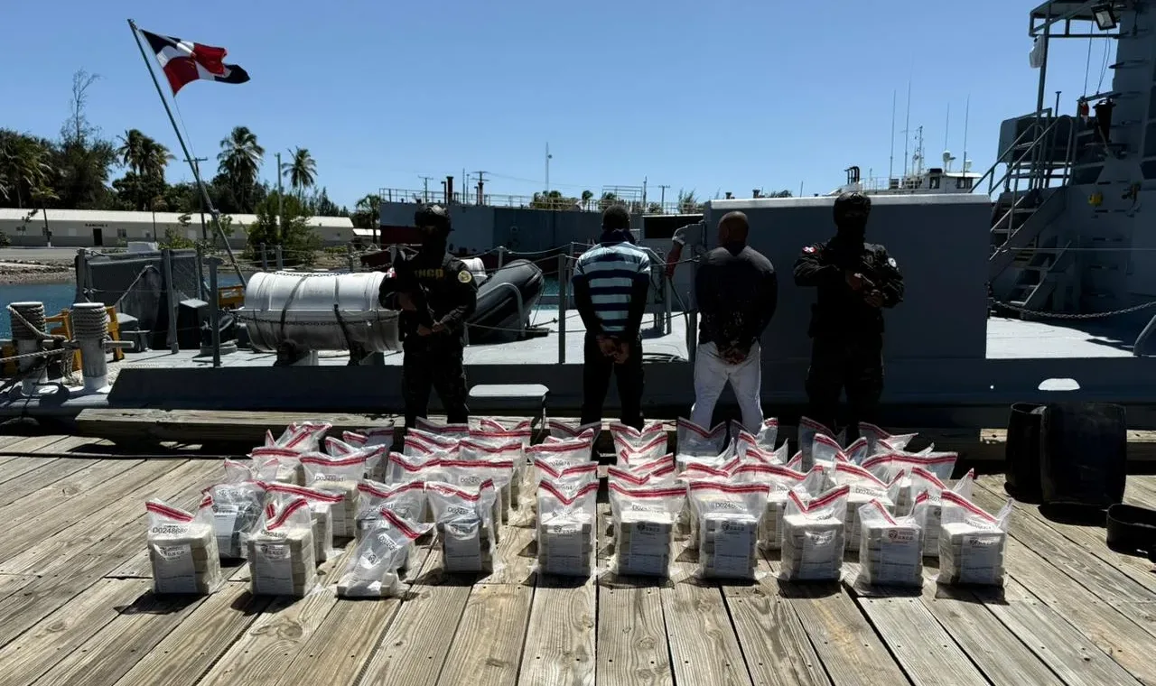 Autoridades incautan 261 paquetes de cocaína durante operativo en Baní