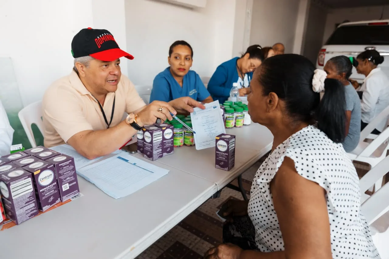 Alcaldía DN realiza gran operativo médico y social para mejorar salud en Los Pinos de Los Ríos
