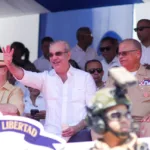Presidente Abinader encabeza desfile cívico-militar y policial en conmemoración del 182 aniversario de la Batalla del 19 de Marzo