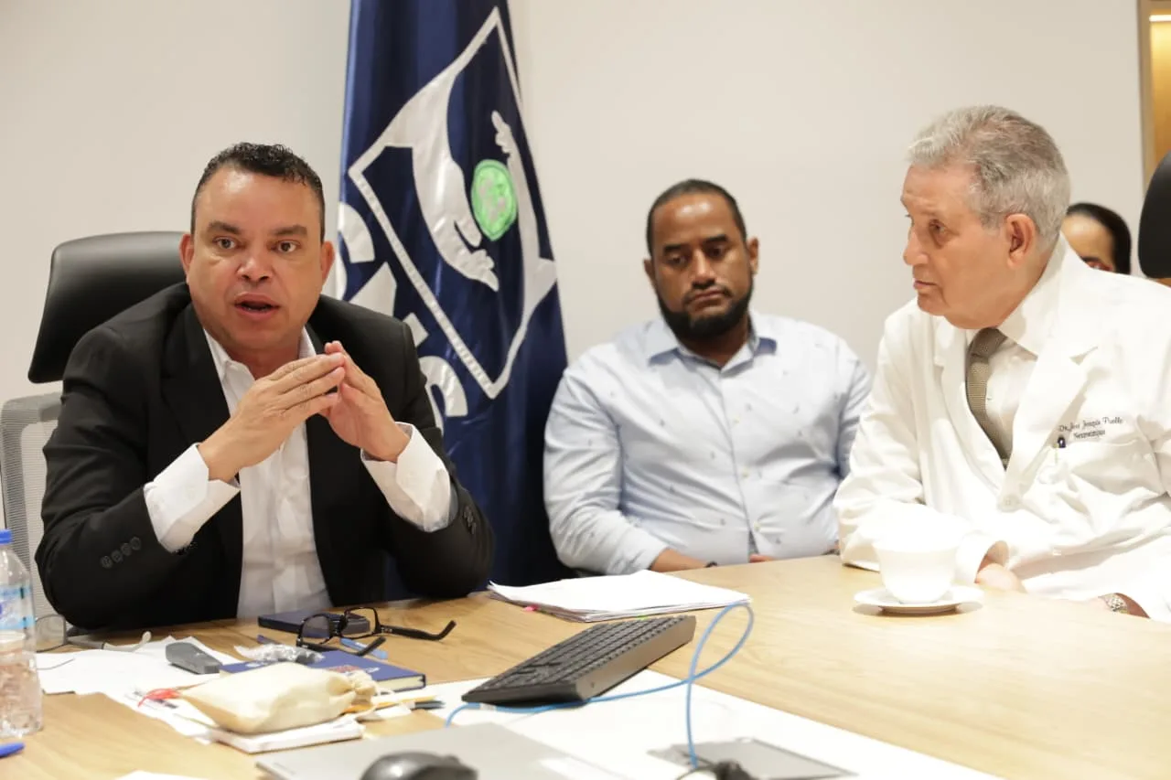 Titular SNS sostiene reunión para coordinar acciones en la Red Hospitalaria en Semana Santa