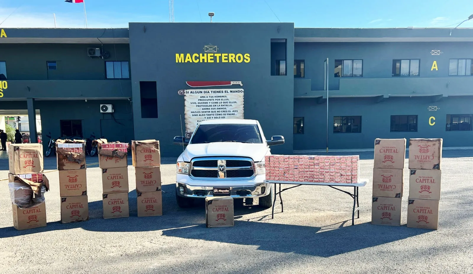 Tras persecución Ejército incauta contrabando de 220,000 cigarrillos en Valverde