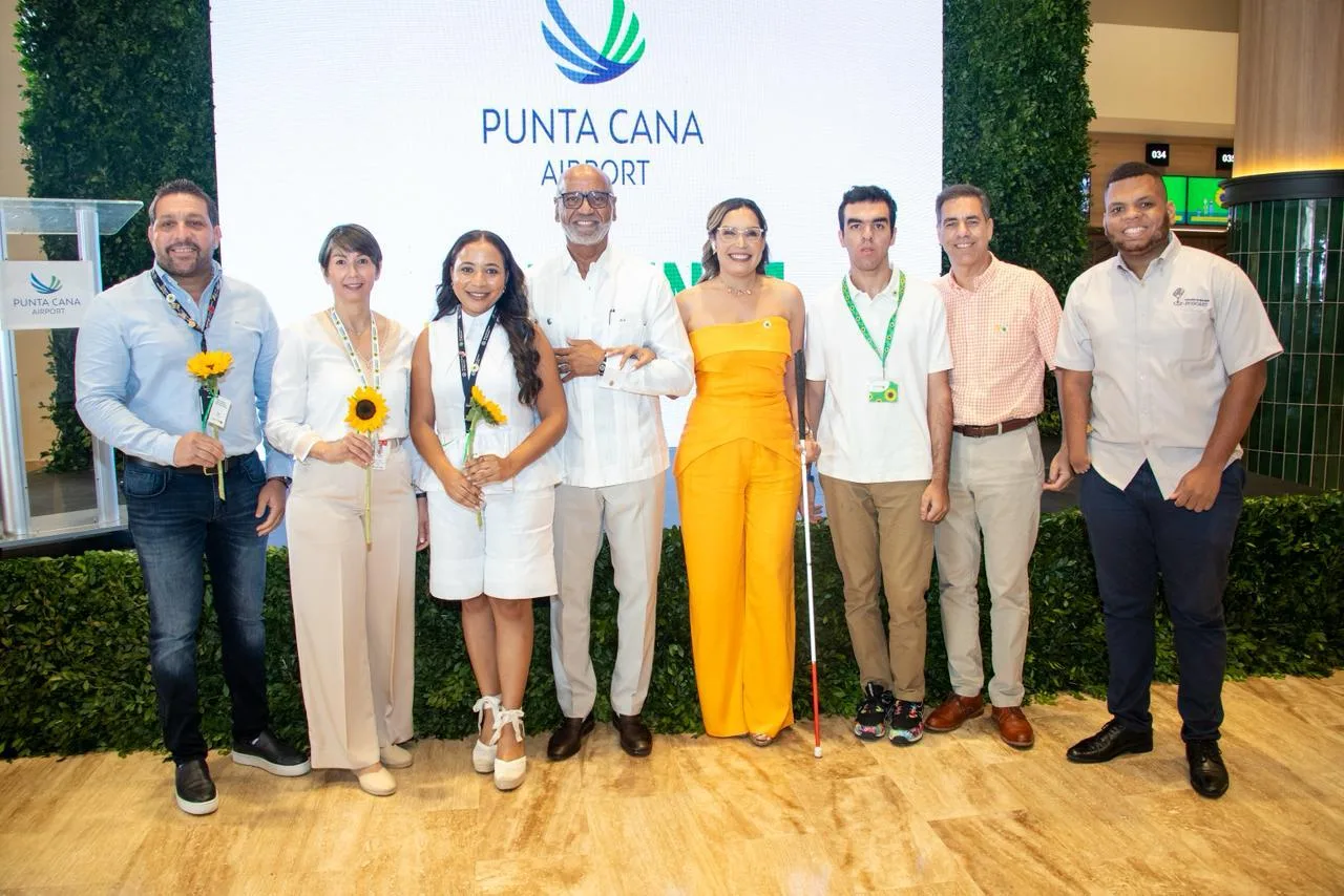 Autoridades de la DGM participaron en lanzamiento de programa para personas con discapacidades no visibles en el Aeropuerto de Punta Cana