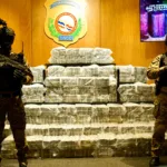 Autoridades decomisan 564 paquetes de cocaína y apresan cinco en amplio despliegue