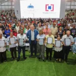Presidente Abinader inicia la entrega de los primeros 2,000 de 8,000 títulos de propiedad de la parcela 1-B del sector Los Guandules, en Nuevo Domingo Savio