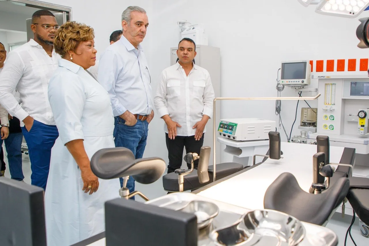 Presidente Abinader deja en funcionamiento áreas remozadas y ampliadas del Hospital Municipal La Victoria