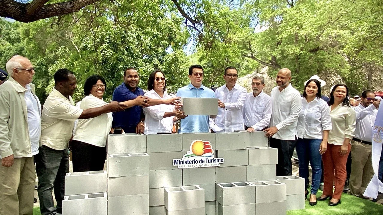 Ministro Collado deja iniciada varias obras en Barahona y Bahoruco, con una inversión de más 112 millones de pesos