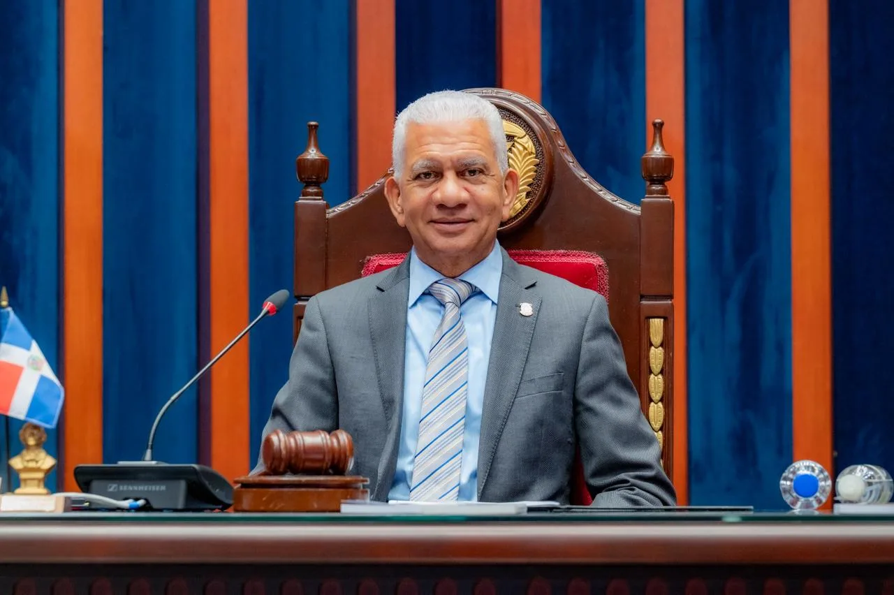 Senado aprueba ley que reconoce trayectoria política y de servicio del exsenador Vicente Sánchez Baret