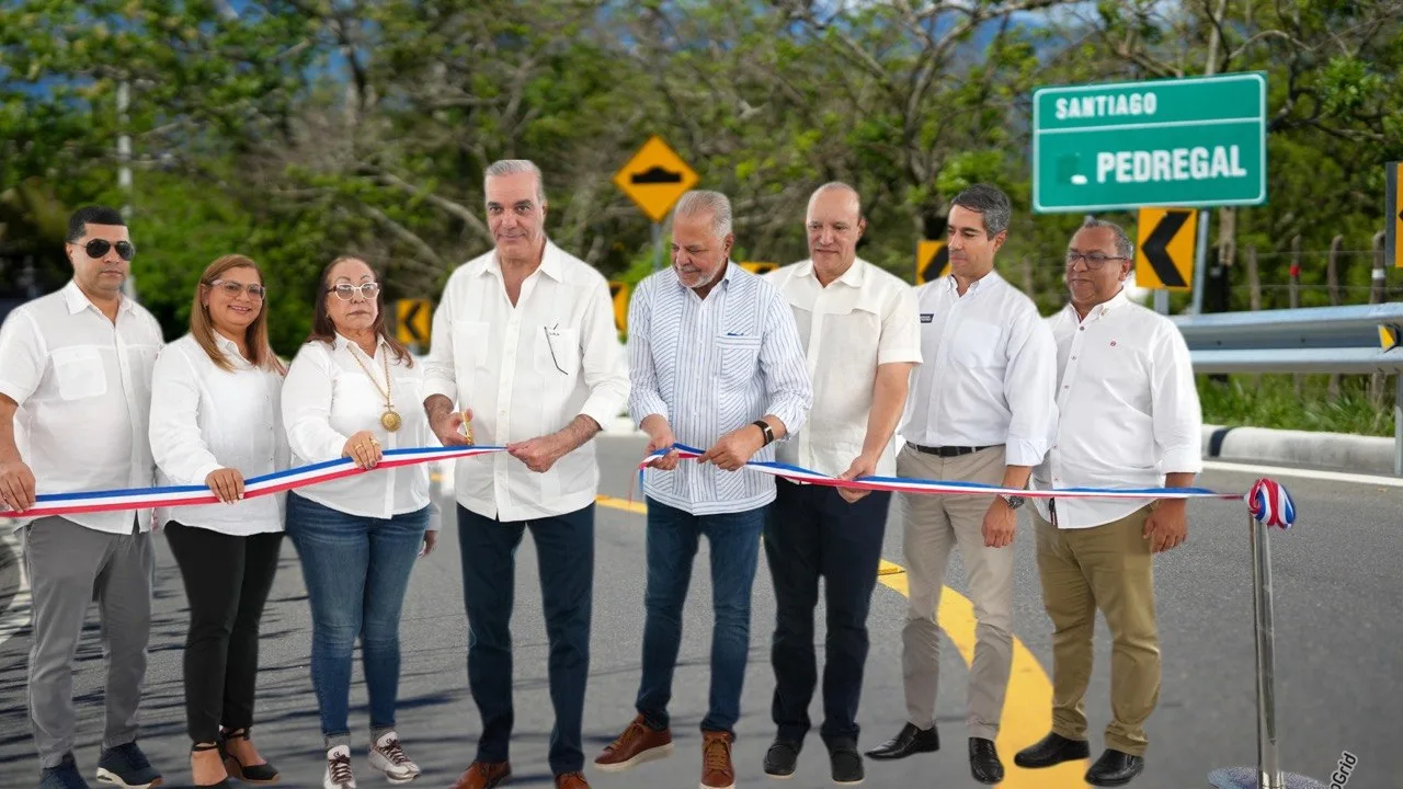 Presidente Abinader inaugura carretera Cruce de Pedregal-La Guázuma en San José de las Matas para continuar impulso de la producción, el turismo y la calidad de vida en la sierra de Santiago