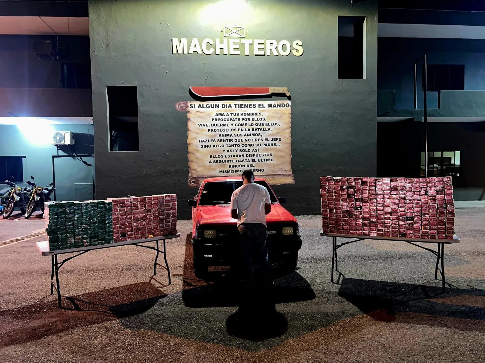 Ejército detiene hombre ocultaba 93,000 cigarrillos de contrabando en una camioneta en Valverde