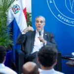Presidente Abinader conversa con estudiantes universitarios sobre educación, liderazgo y servicio público como pilares del desarrollo
