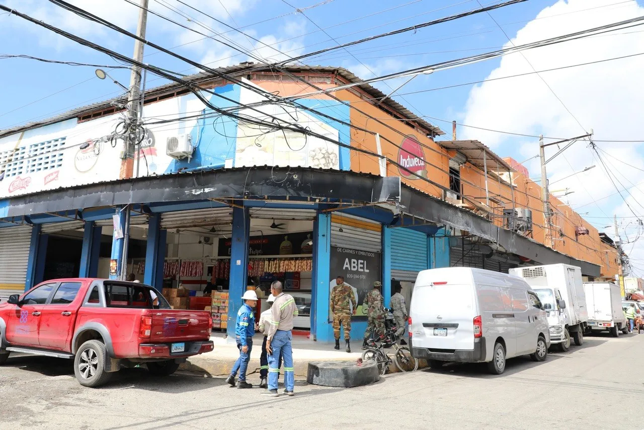 Edeeste y Pgase fiscalizan a clínica y colmado de Santo Domingo Este por anomalías afectaban la facturación eléctrica