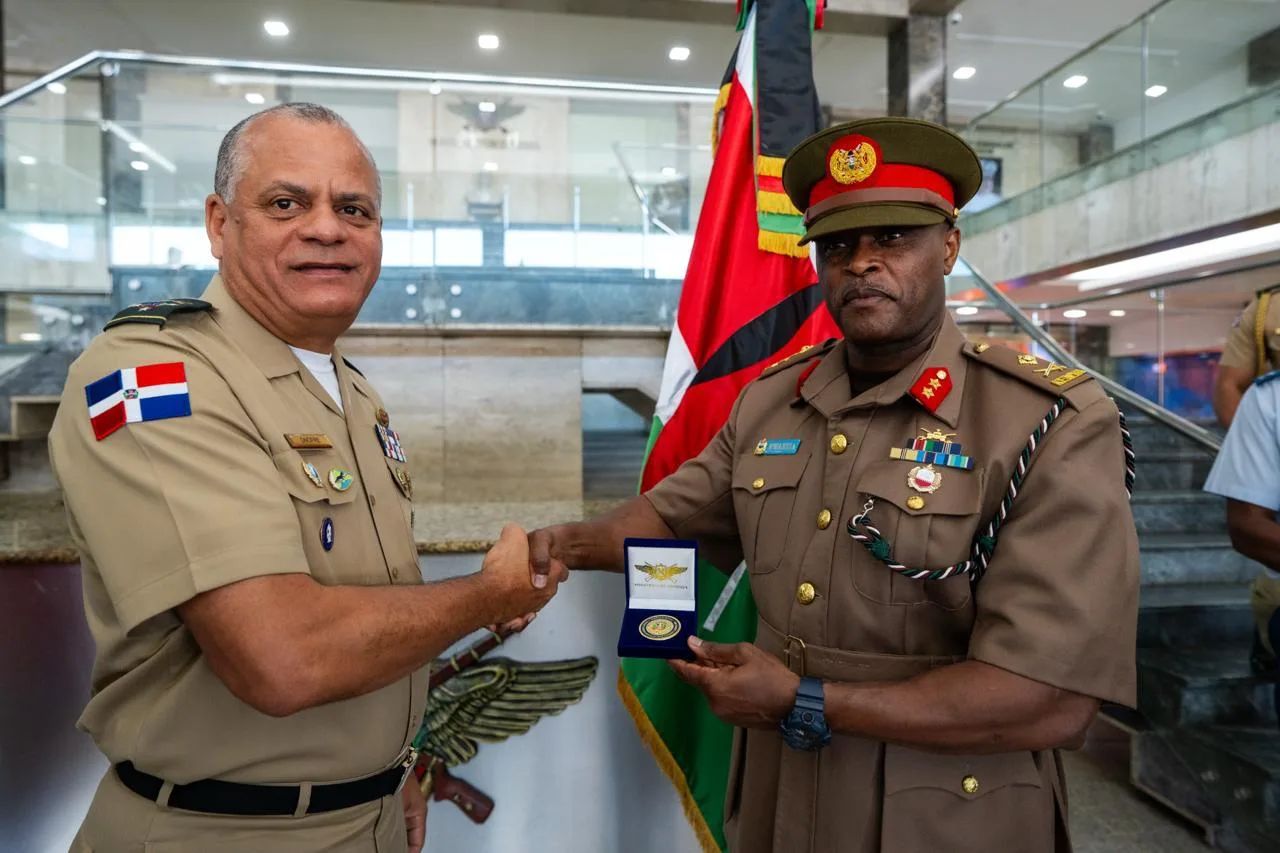 Ministerio de Defensa fortalece cooperación internacional con visita académica del Colegio de Defensa Nacional de Kenia