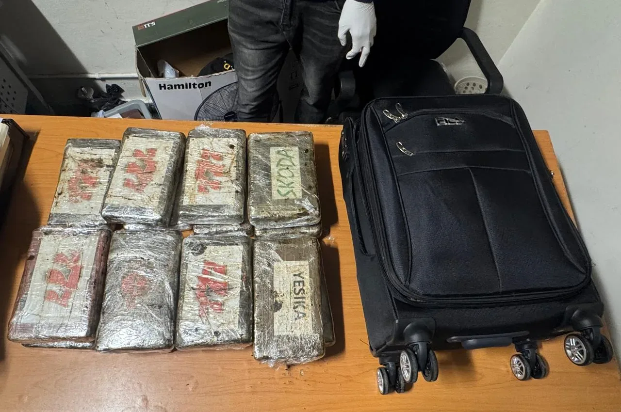 DNCD ocupa 37 paquetes de cocaína y arresta a dos extranjeros