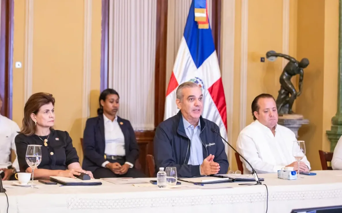 Abinader: proteger vidas es prioridad; exhorta a evitar zonas de riesgo