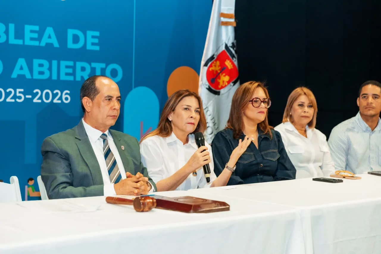 Carolina Mejía muestra cercanía con 50 sectores al encabezar la Asamblea de Cabildo Abierto 2026