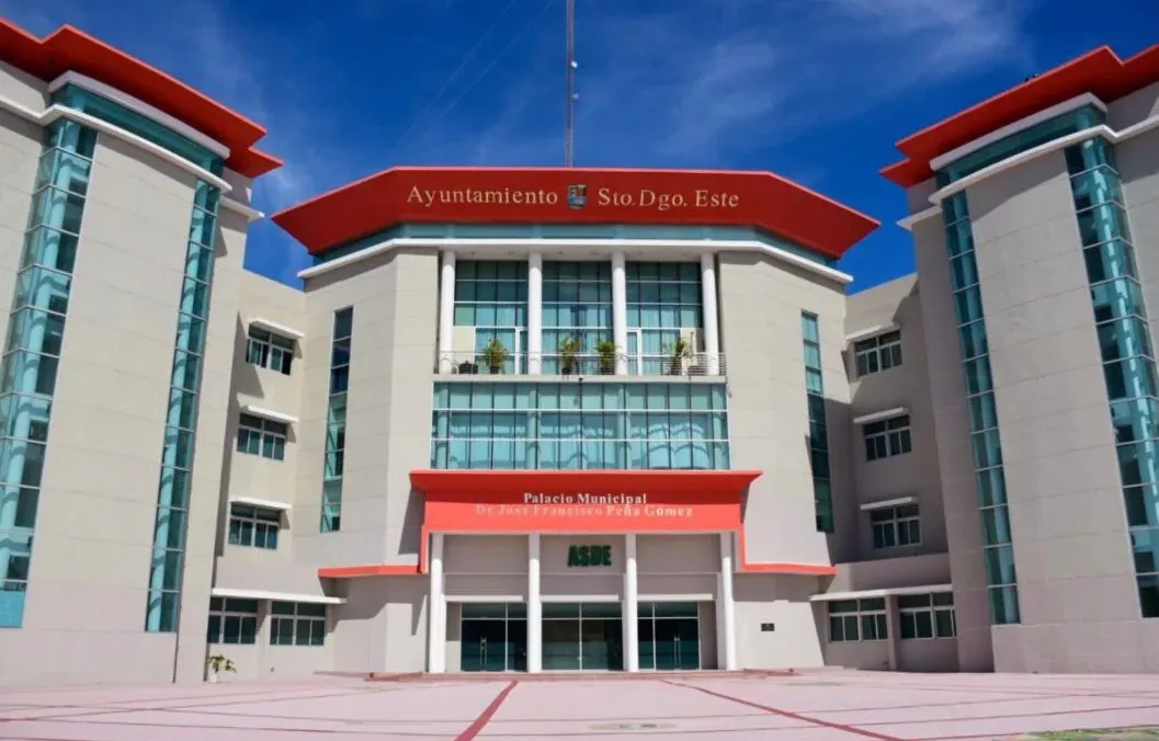 Ayuntamiento de Santo Domingo Este continúa entrega de prestaciones laborales a exempleados