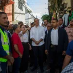 Presidente Abinader continúa supervisión en zonas vulnerables ante impacto de lluvias; durante visita a Los Platanitos, instruye a la alcaldía trabajar en solución definitiva a la laguna que afecta la zona