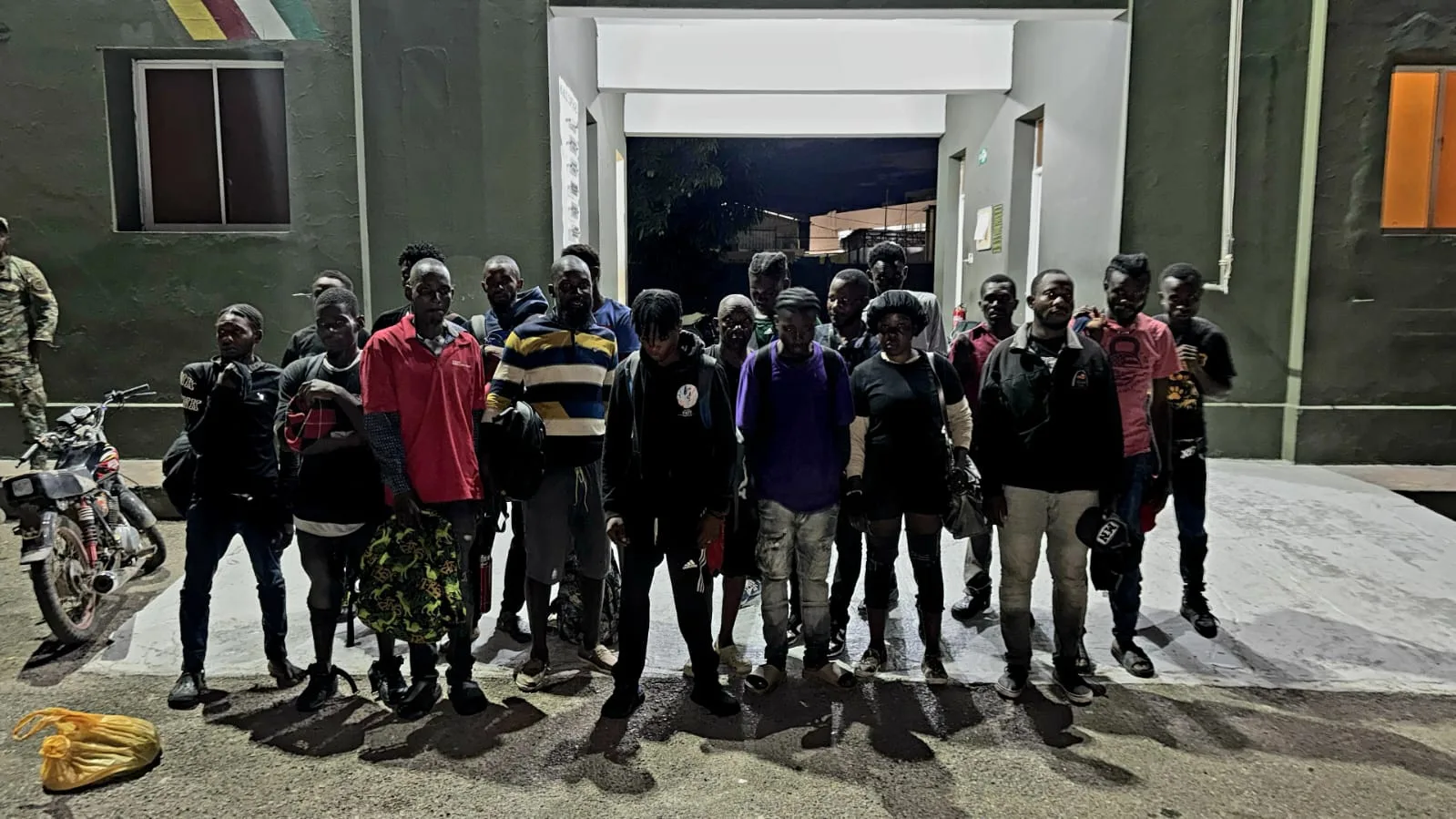 Ejército detiene a 28 haitianos indocumentados detectados con drones en Dajabón