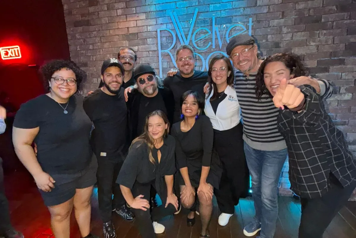 “Sí y Nights” consolida seis meses en cartelera con su formato de improvisación sin guión los martes en Velvet Room