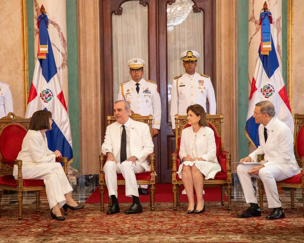 Presidente Abinader recibe cartas credenciales de seis nuevos embajadores acreditados ante el Gobierno dominicano