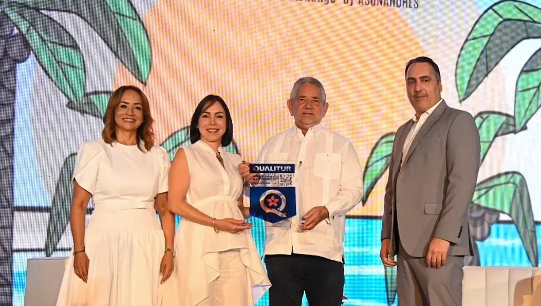 Ministerio de Turismo entrega placas QUALITUR a establecimientos turísticos