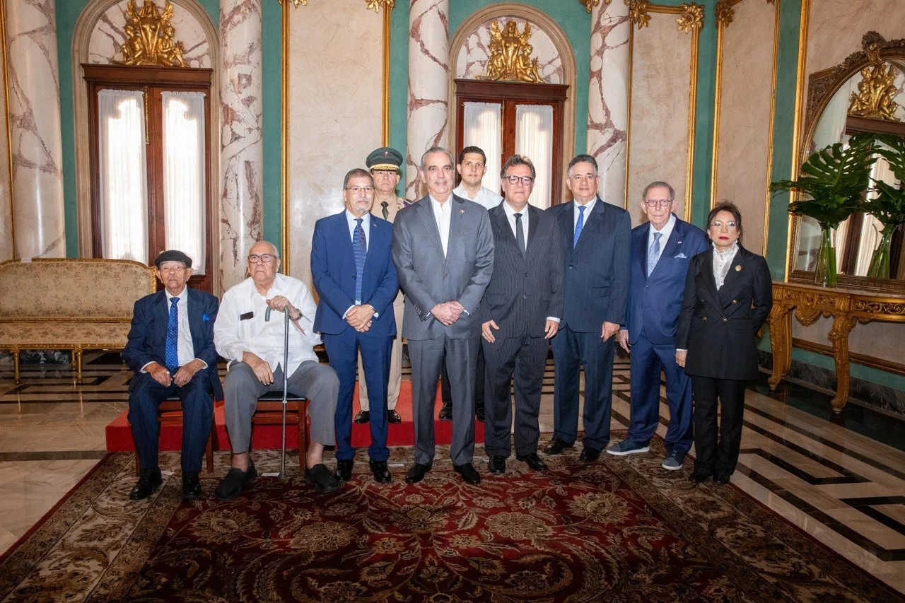 Presidente Abinader juramenta comisión para la puesta en funcionamiento del Museo Histórico de la Gesta de Abril
