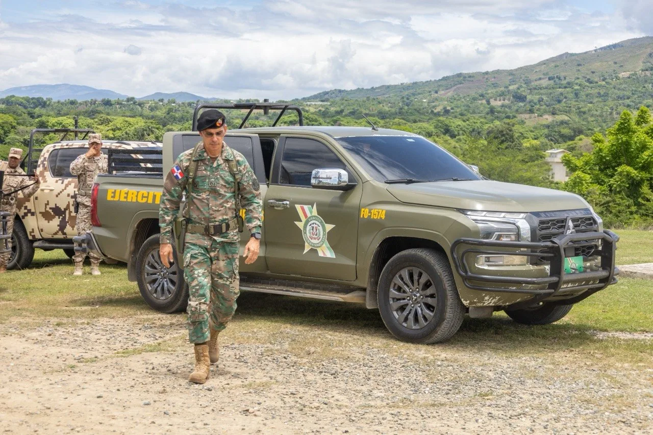 Comandante General del Ejército recorre destacamentos y puestos fronterizos en la provincia Elías Piña