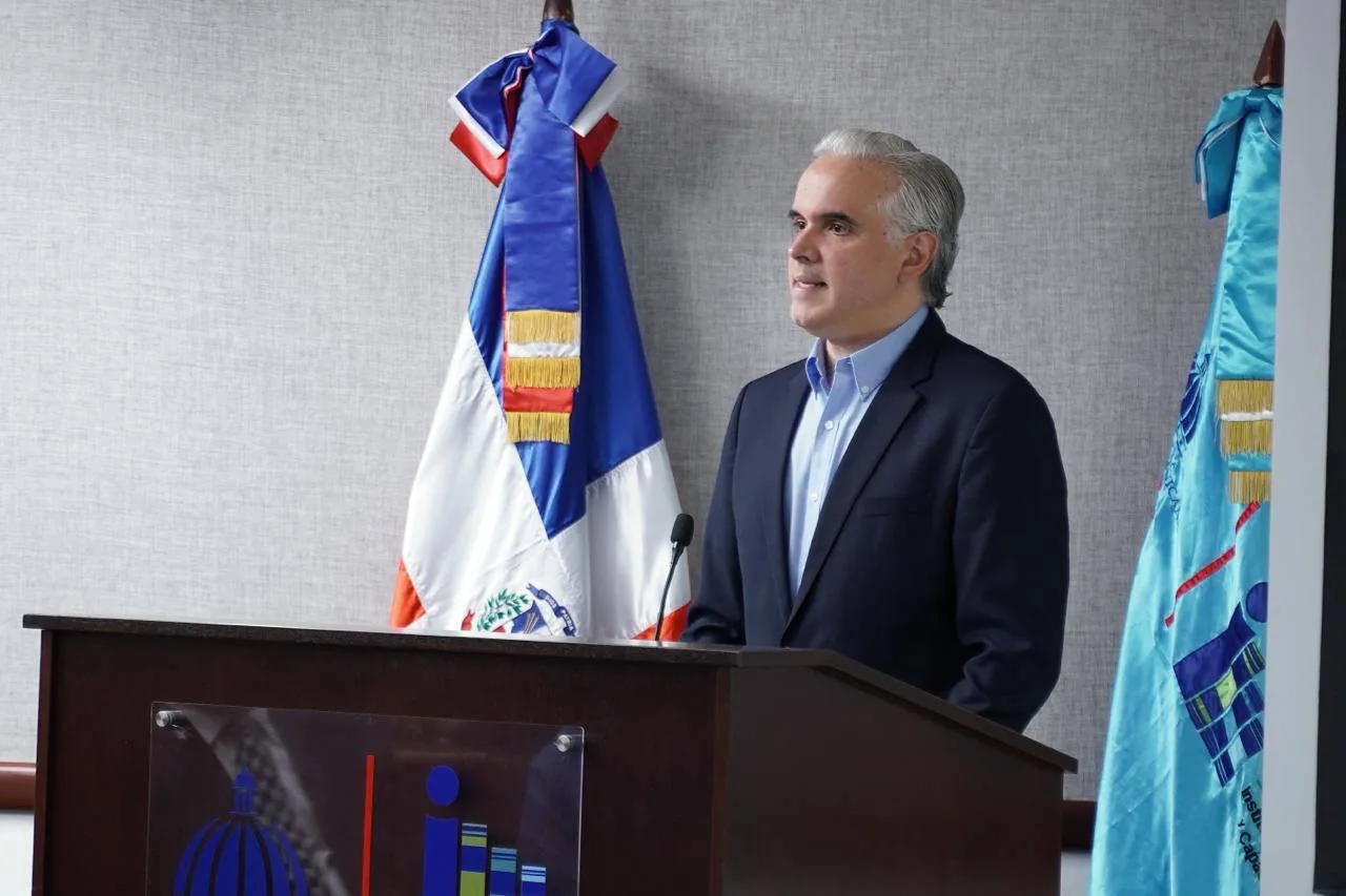 Ministerio de Educación presenta avances en preparativos del año escolar 2026-2027