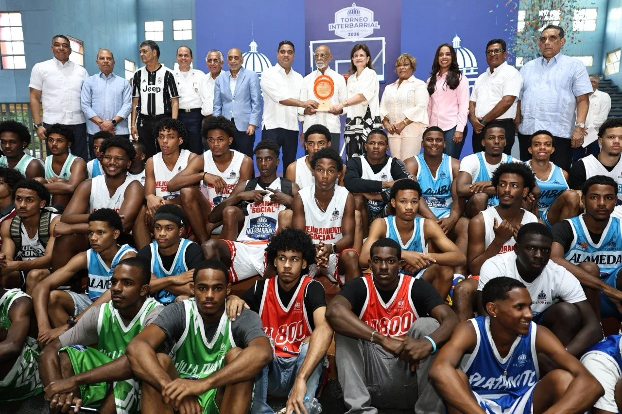 Vicepresidenta Raquel Peña y ministro Kelvin Cruz inauguran Torneo de Baloncesto Interbarrial