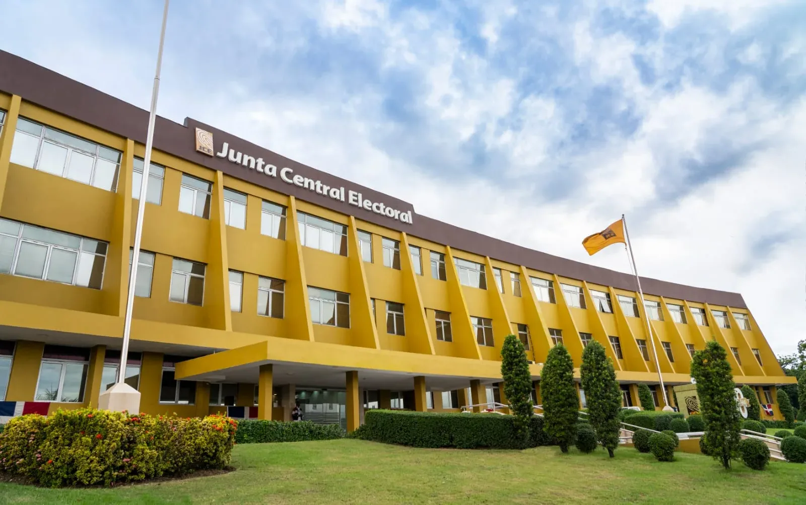 JCE emite reglamento para registro de encuestadoras y publicación de encuestas electorales