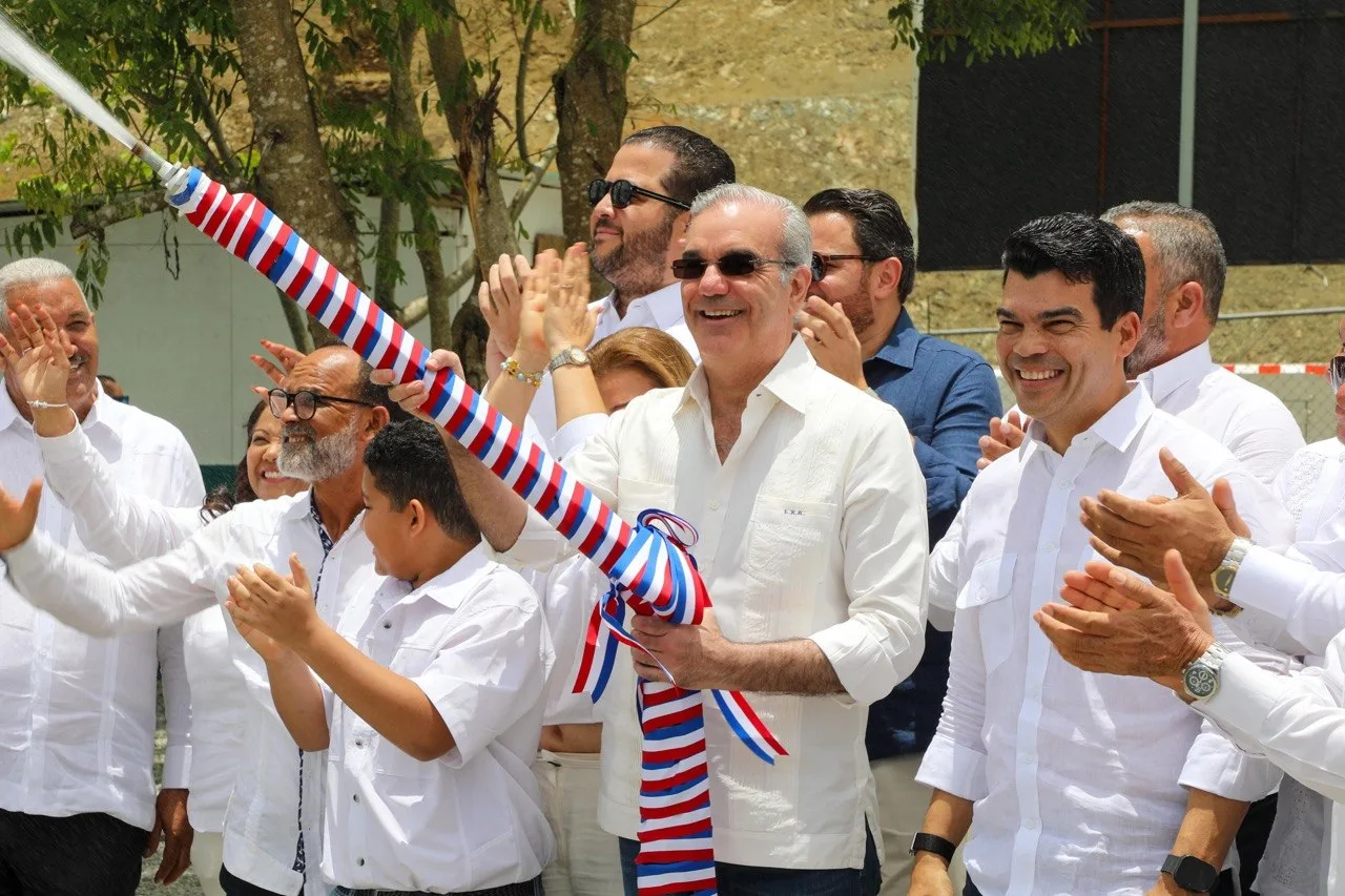 Tras más de 40 años de espera, presidente Abinader y Wellington Arnaud inauguran acueducto múltiple San José de Ocoa-Sabana Larga que beneficiará a más de 56 mil habitantes