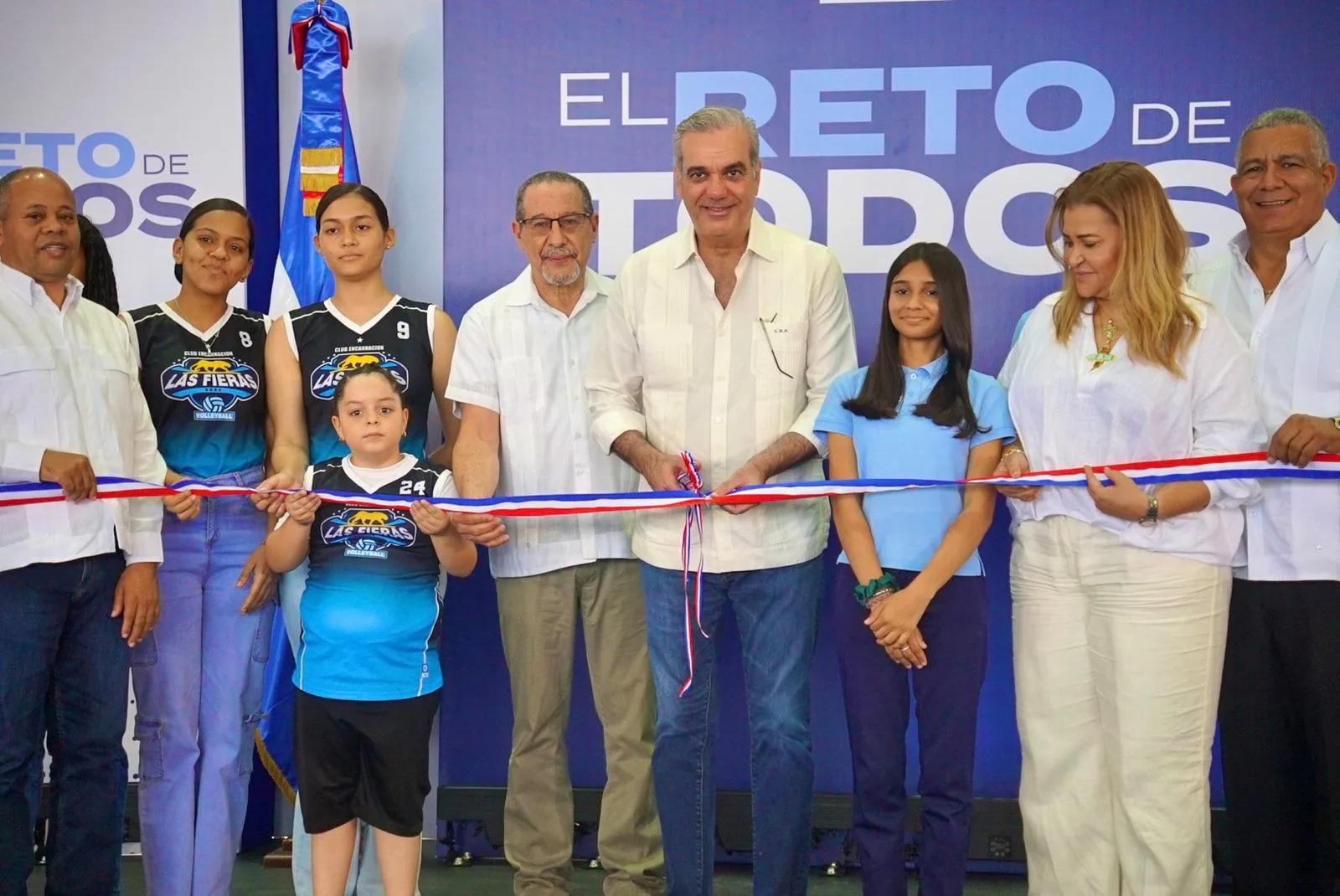 Presidente Abinader entrega techado deportivo-escolar que beneficiará a más de 900 estudiantes en Sabana Larga, San José de Ocoa