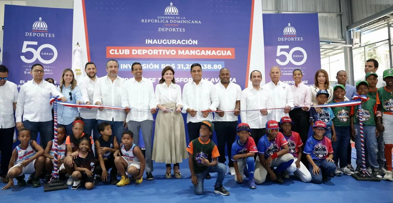 Vicepresidenta Raquel Peña y ministro Kelvin Cruz entregan nuevo multiuso del Club Manganagua