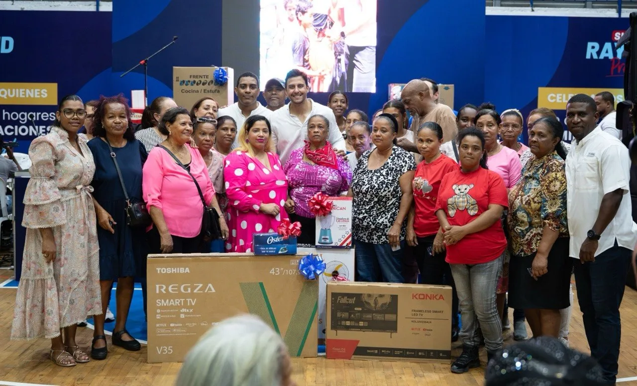 Raymond Rodríguez celebra el día de las madres; más de 700 mujeres respaldan su labor social en la capital