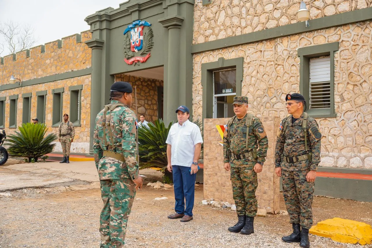 Ministros de Defensa y de la Presidencia supervisan la carretera Internacional para reforzar seguridad fronteriza