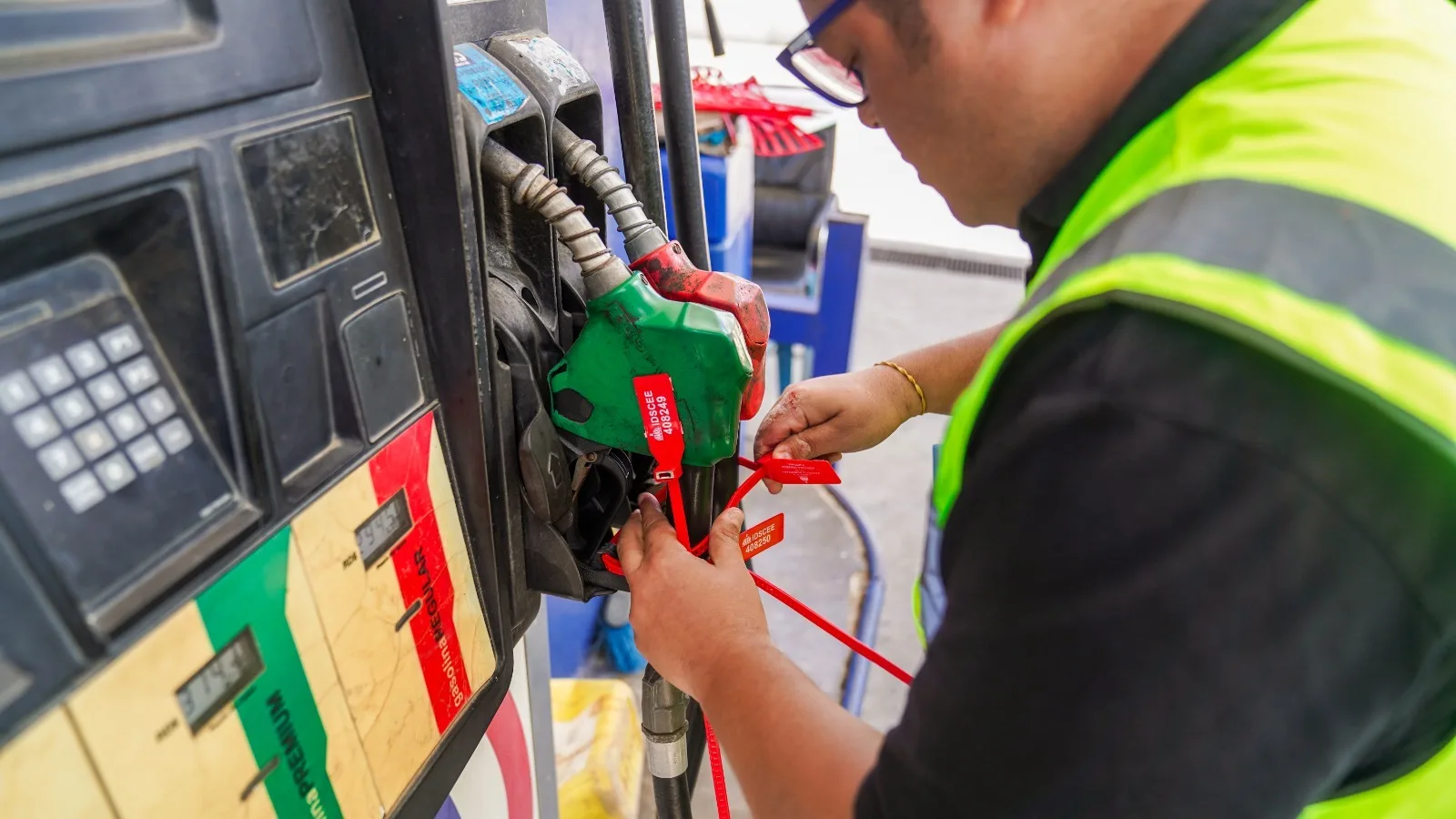 MICM y CECCOM cierran estación de combustibles en Montecristi por vender gasolina premium de baja calidad