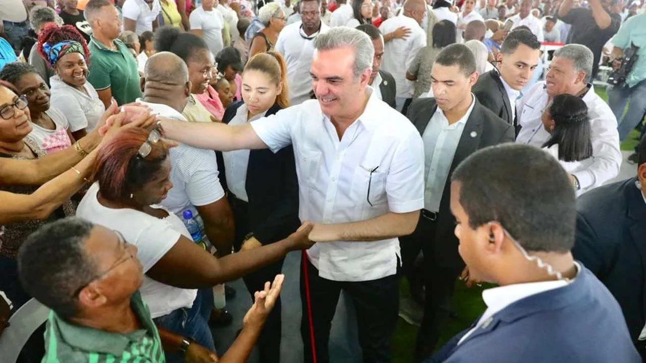 Presidente Abinader entregará títulos de propiedad, tres techados escolares y remozamiento de club Los Cachorros este domingo en el Gran Santo Domingo