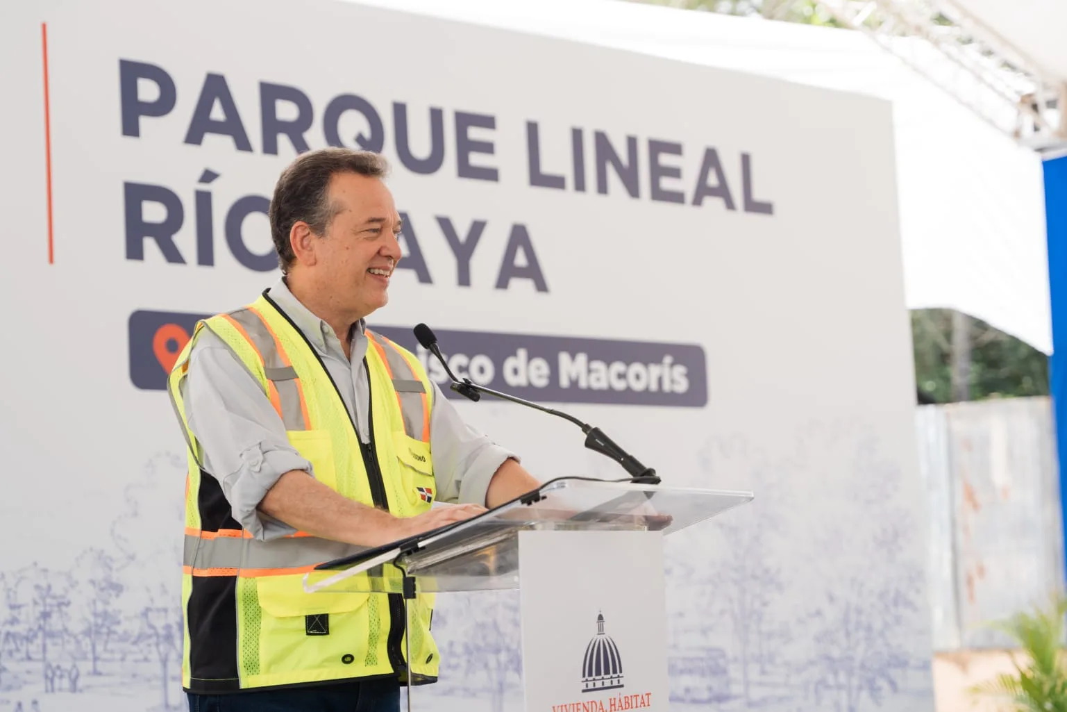 Ministro Ito Bisonó supervisó avances en la construcción del Hospital Regional Dr. Ángel María Gatón de SFM