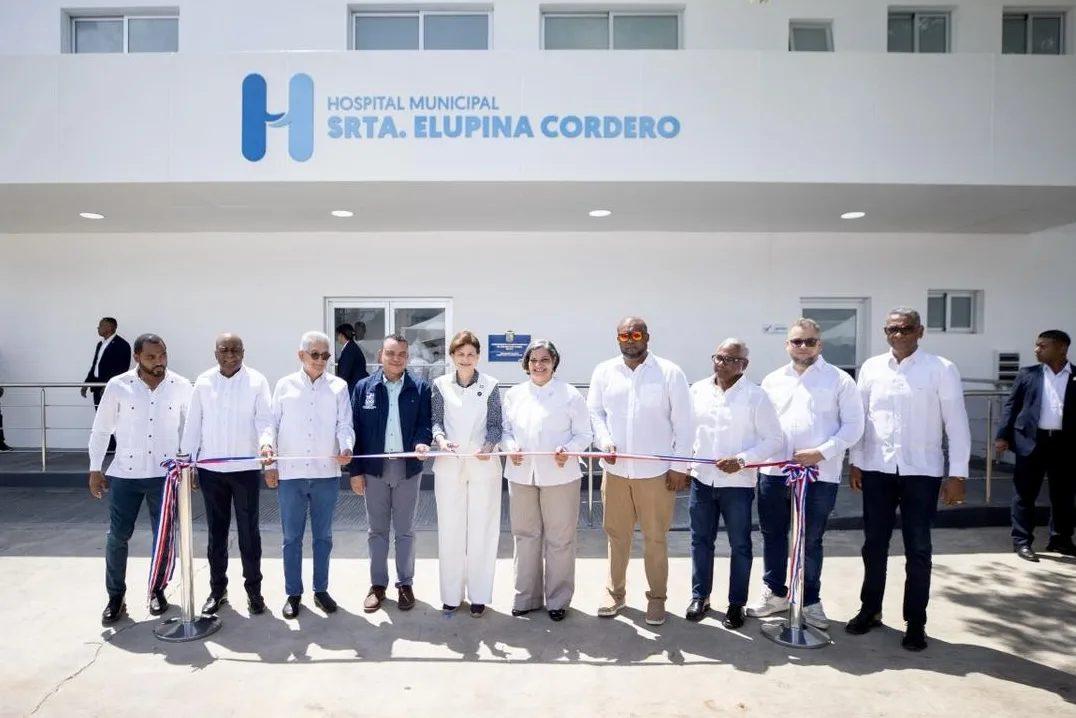 Raquel Peña entrega remozado hospital y obras que fortalecen a Sabana de la Mar