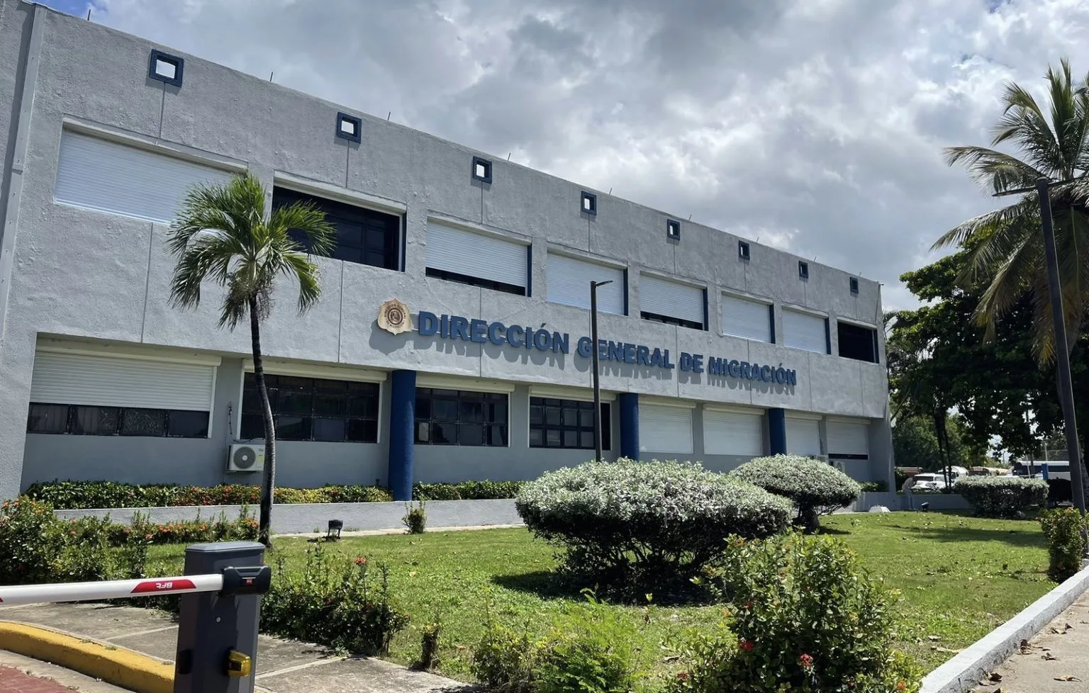 DGM recuerda obligatoriedad de regular condición migratoria de trabajadores extranjeros en el país