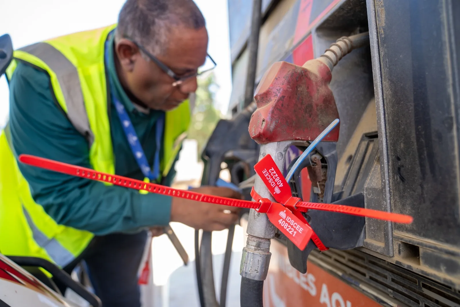 MICM y CECCOM cierran 3 estaciones de combustibles en Azua y Montecristi