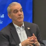 Presidente Luis Abinader arribó a Miami para recibir el premio “Campeón de la Libertad”