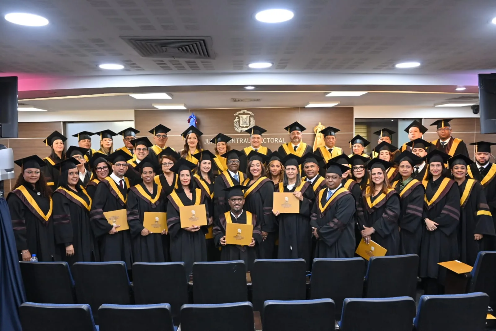 JCE- IESPEC celebra primera graduación ordinaria de Especialidad en Administración Política Electoral