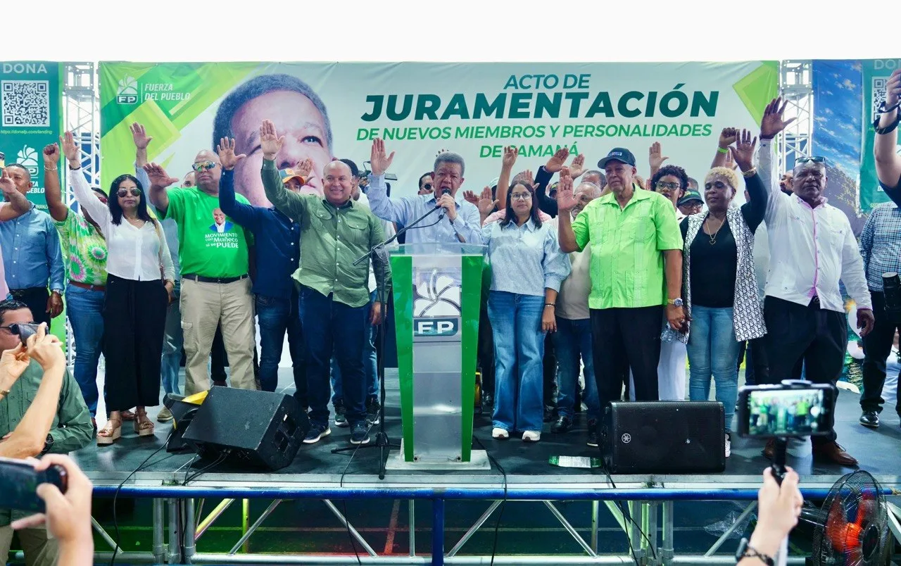 Leonel juramenta en la FP a Miguel Ángel Jazmín “Muñeco”, principal dirigente del PLD en Samaná